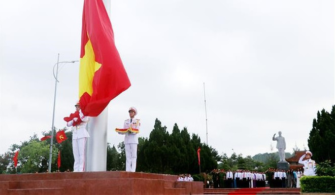 Cérémonie de lever du drapeau national sur l’île de Cô Tô ảnh 1 Cérémonie de lever du drapeau national sur l’île de Cô Tô ảnh 1