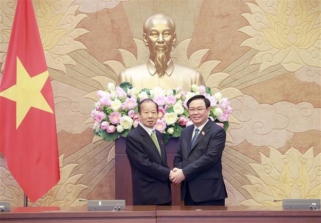 Le président de l'AN du Vietnam reçoit le président de l'Union des députés d'amitié Japon-Vietnam ảnh 2 Le président de l'AN du Vietnam reçoit le président de l'Union des députés d'amitié Japon-Vietnam ảnh 2