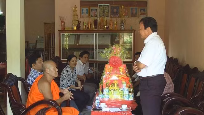 Les Khmers de Trà Vinh célèbrent la fête Sene Dolta ảnh 1