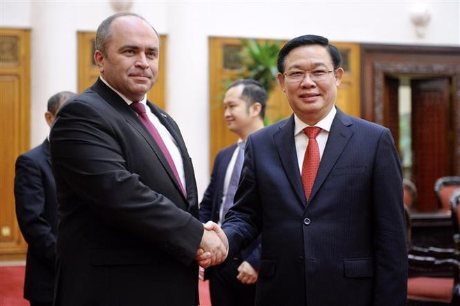Le vice-PM Vuong Dinh Hue s’entretient avec son homologue biélorusse ảnh 1 Le vice-PM Vuong Dinh Hue s’entretient avec son homologue biélorusse ảnh 1