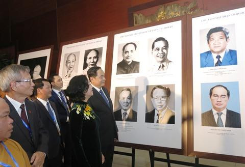 Le développement du Front de la Patrie au travers d’une exposition de photos à Hanoï ảnh 1