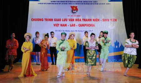 Echange entre les étudiants Vietnam-Laos-Cambodge ảnh 1 Echange entre les étudiants Vietnam-Laos-Cambodge ảnh 1