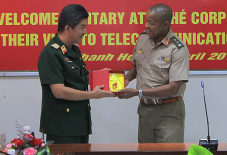 Des attachés militaires en visite à Can Tho, Ho Chi Minh-Ville et Khanh Hoa ảnh 1 Des attachés militaires en visite à Can Tho, Ho Chi Minh-Ville et Khanh Hoa ảnh 1