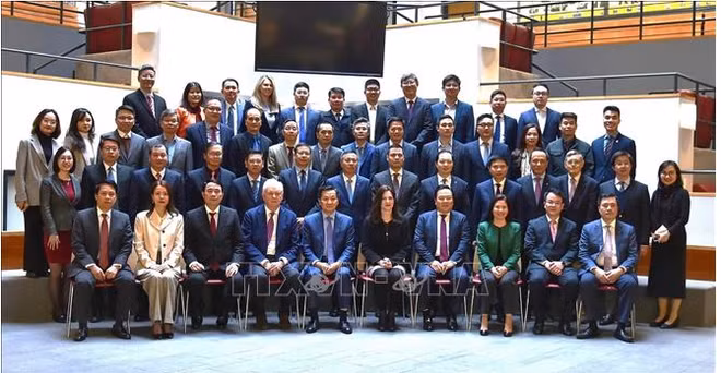 Le 9e Programme de leadership exécutif du Vietnam couronné de succès ảnh 1