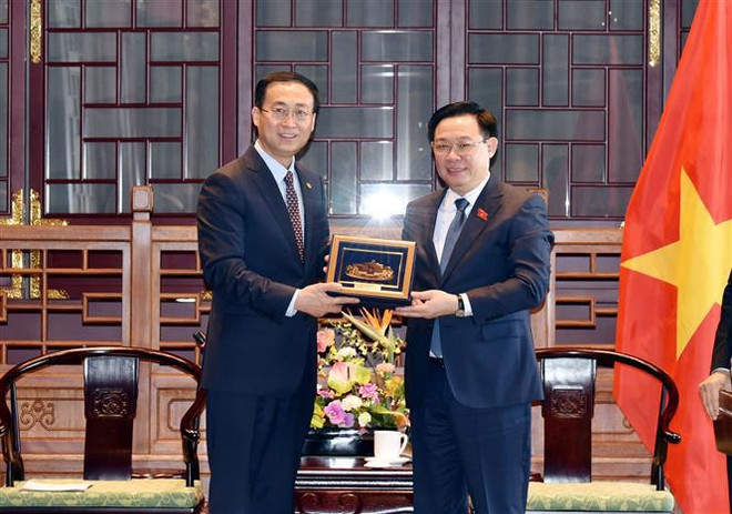 Le président de l’Assemblée nationale rencontre des hommes d’affaires chinois ảnh 1 Le président de l’Assemblée nationale rencontre des hommes d’affaires chinois ảnh 1