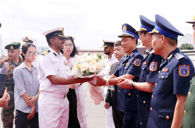 Le patrouilleur Samudra Paheredar de la Garde côtière indienne en visite à Hô Chi Minh-Ville ảnh 2 Le patrouilleur Samudra Paheredar de la Garde côtière indienne en visite à Hô Chi Minh-Ville ảnh 2