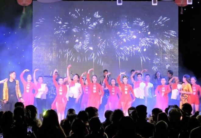 Hôi An met les bouchées doubles pour célébrer le Nouvel An lunaire ảnh 1 Hôi An met les bouchées doubles pour célébrer le Nouvel An lunaire ảnh 1