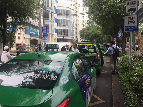 Des places de stationnement fixes pour taxis à Hô Chi Minh-Ville ảnh 1 Des places de stationnement fixes pour taxis à Hô Chi Minh-Ville ảnh 1