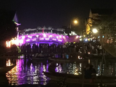 La vieille ville de Hôi An brille au Festival des lumières 2017 ảnh 1