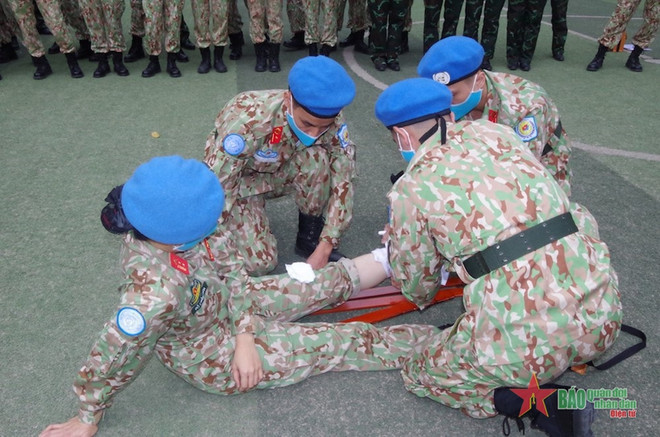 Ouverture d’un cours de formation pour l’Hôpital de campagne de niveau 2 N°4 ảnh 2 Ouverture d’un cours de formation pour l’Hôpital de campagne de niveau 2 N°4 ảnh 2