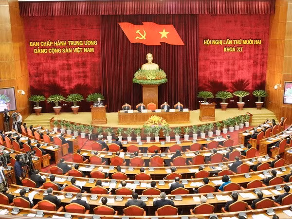 Première journée de travail du 12e Plénum du CC du PCV du 11e mandat ảnh 1