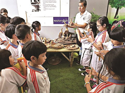 Un Vietnamien résidant en Thaïlande met les jouets folkloriques à l’honneur ảnh 1