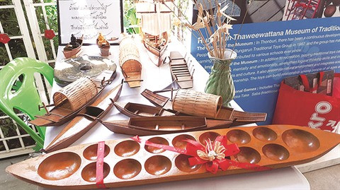 Un Vietnamien résidant en Thaïlande met les jouets folkloriques à l’honneur ảnh 2