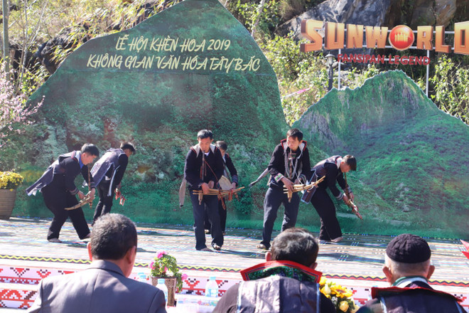 Ouverture de la Fête du "khen" et des fleurs de Sa Pa 2019 ảnh 1