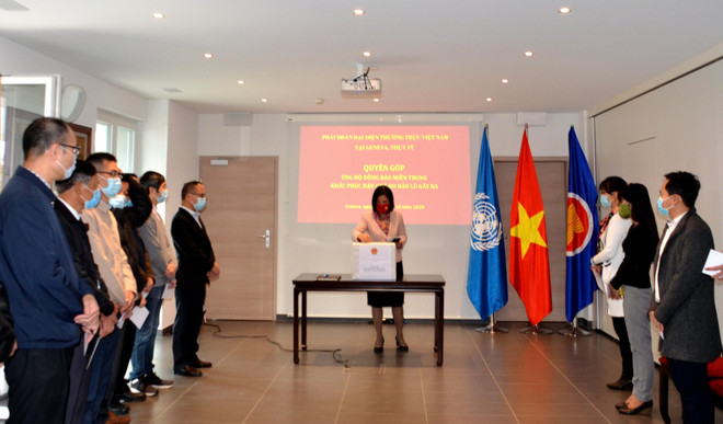 Crues: aides venues de la mission du Vietnam à Genève et des ambassades en Thaïlande et Malaisie ảnh 1 Crues: aides venues de la mission du Vietnam à Genève et des ambassades en Thaïlande et Malaisie ảnh 1
