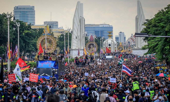 Le Parlement thaïlandais tient une session spéciale sur le conflit politique actuel ảnh 1 Le Parlement thaïlandais tient une session spéciale sur le conflit politique actuel ảnh 1
