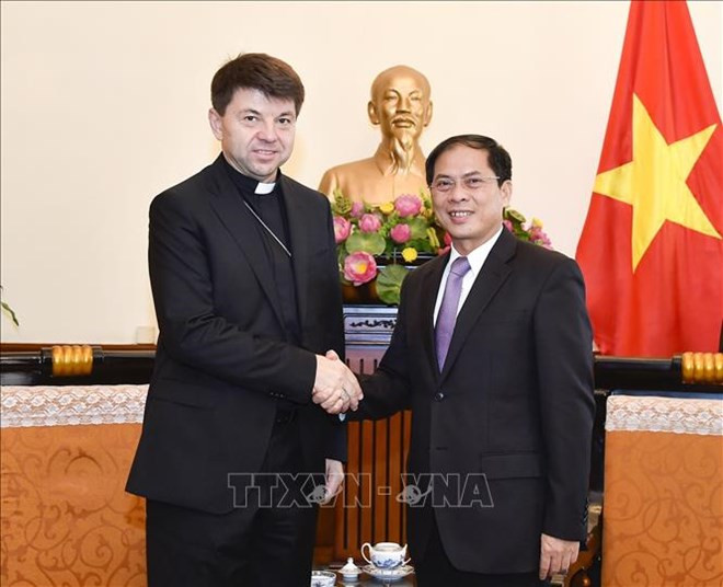 Le vice-ministre des AE Bui Thanh Son reçoit l'envoyé spécial non résident du Saint-Siège au Vietnam ảnh 1 Le vice-ministre des AE Bui Thanh Son reçoit l'envoyé spécial non résident du Saint-Siège au Vietnam ảnh 1