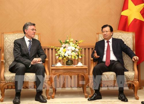 Le vice-PM Trinh Dinh Dung reçoit le vice-président de la BAII ảnh 1 Le vice-PM Trinh Dinh Dung reçoit le vice-président de la BAII ảnh 1