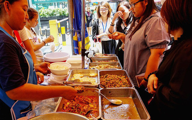 La capitale thaïlandaise pilote un espace libre pour les marchands ambulants ảnh 1