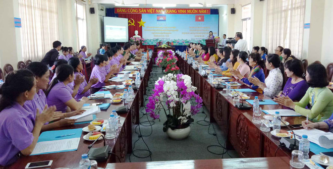 Vietnam-Cambodge : des femmes coopèrent pour une ligne frontalière de paix et de coopération ảnh 1 Vietnam-Cambodge : des femmes coopèrent pour une ligne frontalière de paix et de coopération ảnh 1