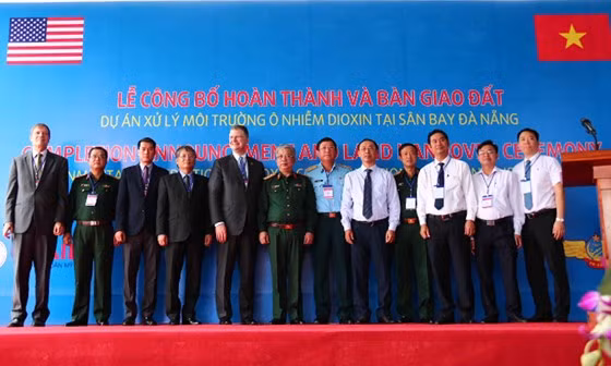 Accomplissement du traitement de la dioxine à l’aéroport international de Da Nang ảnh 1
