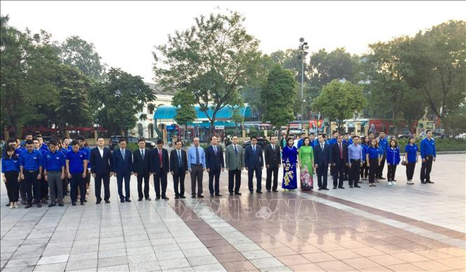 Hanoï : commémoration du 101e anniversaire de la Révolution d'Octobre russe ảnh 1 Hanoï : commémoration du 101e anniversaire de la Révolution d'Octobre russe ảnh 1