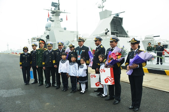 Deux navires de guerre vietnamiens en visite en Chine ảnh 1 Deux navires de guerre vietnamiens en visite en Chine ảnh 1
