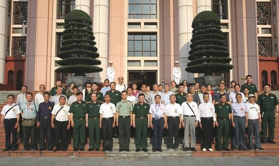 Le général Le Hien Van reçoit d’anciens combattants chinois ayant assisté le Vietnam ảnh 1 Le général Le Hien Van reçoit d’anciens combattants chinois ayant assisté le Vietnam ảnh 1