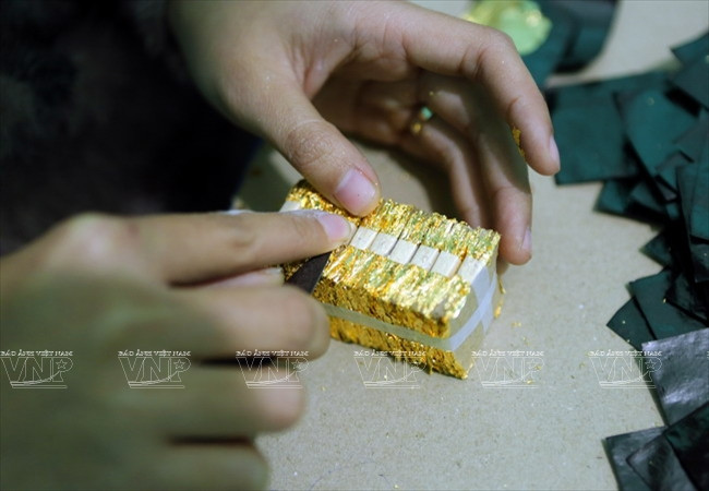 La fabrication de feuilles d’or du village de Kiêu Ky ảnh 1 La fabrication de feuilles d’or du village de Kiêu Ky ảnh 1