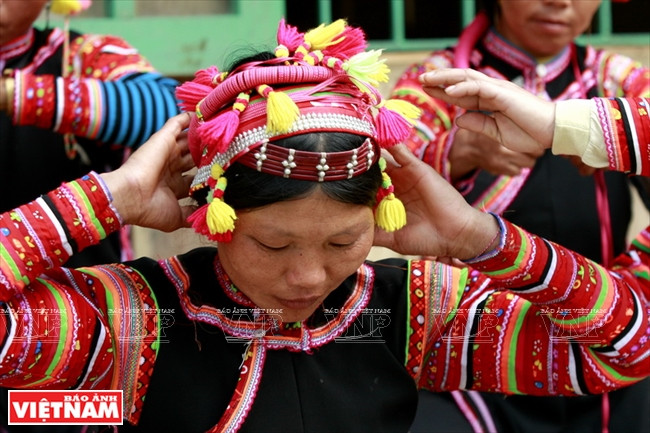 Le superbe turban féminin de l’ethnie La Hu ảnh 6
