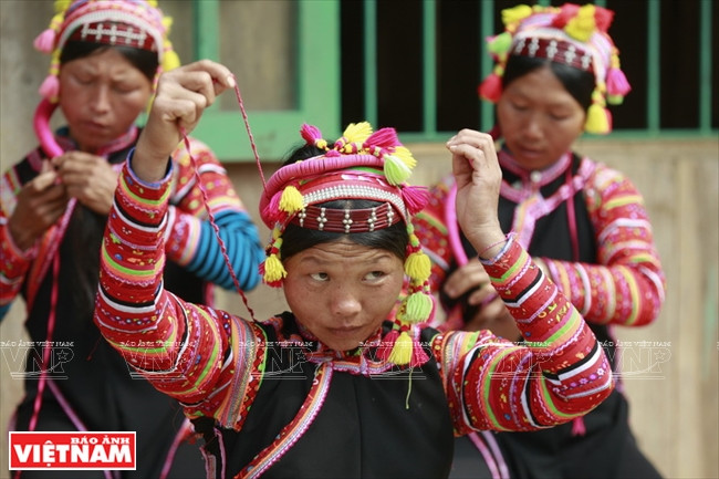 Le superbe turban féminin de l’ethnie La Hu ảnh 4