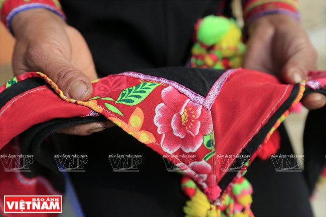 Le superbe turban féminin de l’ethnie La Hu ảnh 2