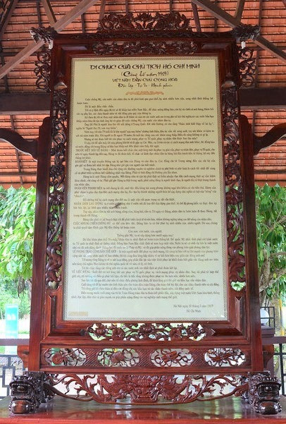Cinq œuvres extraordinaires pour honorer le Président Hô Chi Minh ảnh 3 Cinq œuvres extraordinaires pour honorer le Président Hô Chi Minh ảnh 3