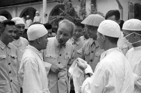 Cinq œuvres extraordinaires pour honorer le Président Hô Chi Minh ảnh 1 Cinq œuvres extraordinaires pour honorer le Président Hô Chi Minh ảnh 1