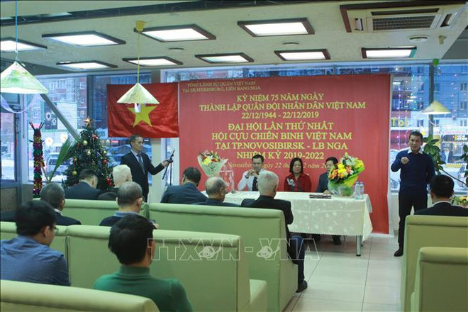 Des vétérans vietnamiens en Russie célèbrent les 75 ans de l’Armée populaire du Vietnam ảnh 1 Des vétérans vietnamiens en Russie célèbrent les 75 ans de l’Armée populaire du Vietnam ảnh 1
