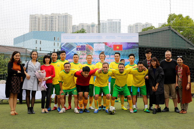Tournoi de football amical à l’occasion des 45 ans des relations diplomatiques Vietnam – Australie ảnh 1 Tournoi de football amical à l’occasion des 45 ans des relations diplomatiques Vietnam – Australie ảnh 1