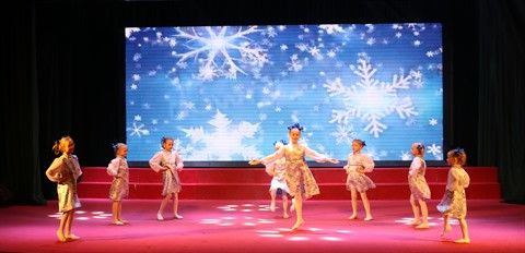 Un spectacle pour saluer l’arrivée du Nouvel An 2018 à Hanoï ảnh 2 Un spectacle pour saluer l’arrivée du Nouvel An 2018 à Hanoï ảnh 2