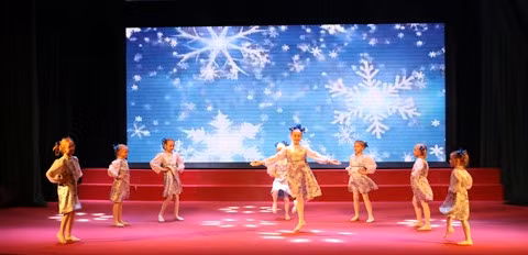 Un spectacle pour saluer l’arrivée du Nouvel An 2018 à Hanoï ảnh 2