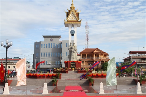 Inauguration des monuments de l’amitié Vietnam-Cambodge et de la Liberté au Cambodge ảnh 2 Inauguration des monuments de l’amitié Vietnam-Cambodge et de la Liberté au Cambodge ảnh 2