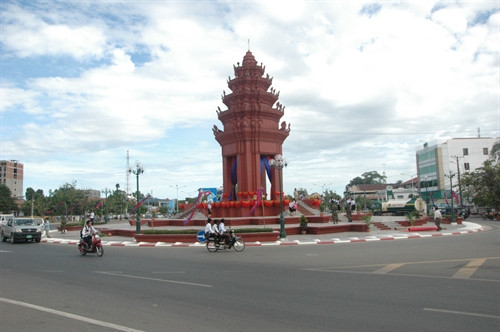 Inauguration des monuments de l’amitié Vietnam-Cambodge et de la Liberté au Cambodge ảnh 1 Inauguration des monuments de l’amitié Vietnam-Cambodge et de la Liberté au Cambodge ảnh 1