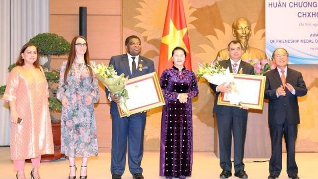 L'Ordre de l'amitié du Vietnam aux dirigeants de l'UIP ảnh 1 L'Ordre de l'amitié du Vietnam aux dirigeants de l'UIP ảnh 1