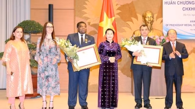 L'Ordre de l'amitié du Vietnam aux dirigeants de l'UIP ảnh 1