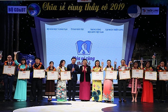 Mise à l’honneur de 63 enseignants qui enseignent les élèves issus des ethnies minoritaires ảnh 1 Mise à l’honneur de 63 enseignants qui enseignent les élèves issus des ethnies minoritaires ảnh 1