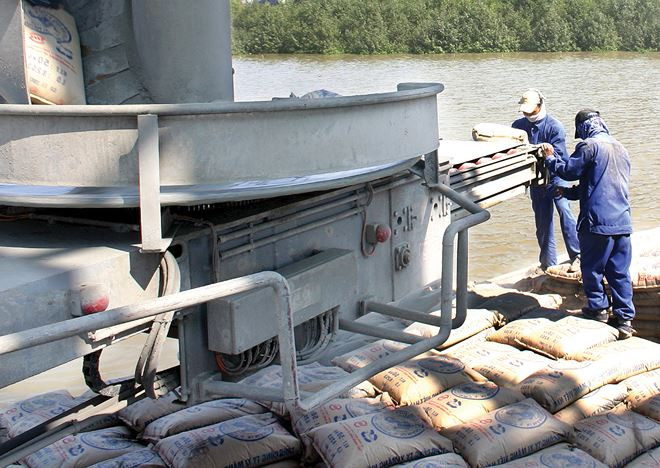 Les exportations nationales de ciment et clinker dépassent le milliard de dollars en 10 mois ảnh 1