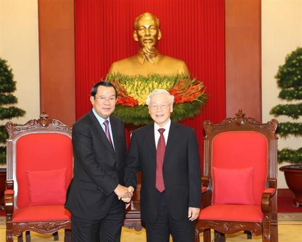  Le dirigeant Nguyen Phu Trong reçoit le Premier ministre cambodgien Hun Sen ảnh 1