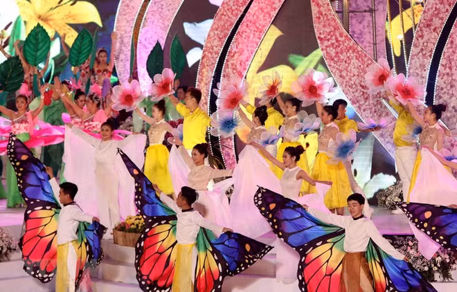 Festival des fleurs de Dà Lat: l’effervescence dans la rue ảnh 1