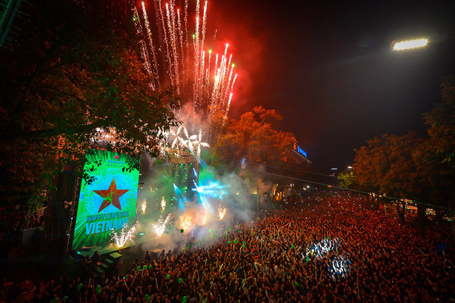 Compte à rebours du réveillon dans trois grandes villes ảnh 1