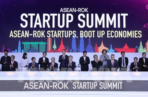 Le PM Nguyen Xuan Phuc participe au Sommet des startup ASEAN-R. de Corée ảnh 1 Le PM Nguyen Xuan Phuc participe au Sommet des startup ASEAN-R. de Corée ảnh 1