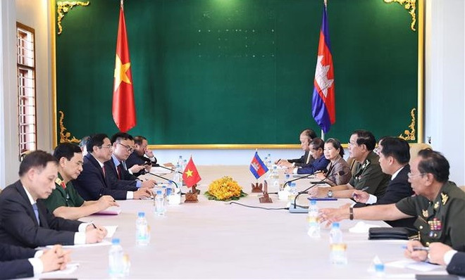 Le Premier ministre vietnamien rencontre son homologue cambodgien ảnh 1 Le Premier ministre vietnamien rencontre son homologue cambodgien ảnh 1