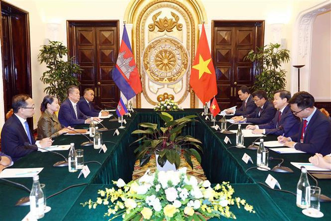Le vice-Premier ministre Le Minh Khai travaille avec son homologue cambodgienne ảnh 1 Le vice-Premier ministre Le Minh Khai travaille avec son homologue cambodgienne ảnh 1